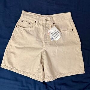 NWT Topshop Women’s Cream High-Waisted Shorts, size 2
